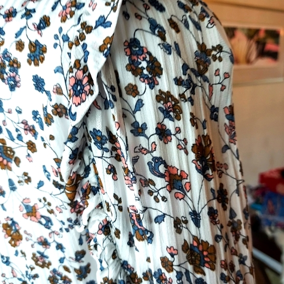 100% Viscose Prairie Top by Loft: Ann Taylor: Size M. - Picture 9 of 16